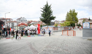 Çocuk Sokağı trafiğe kapandı