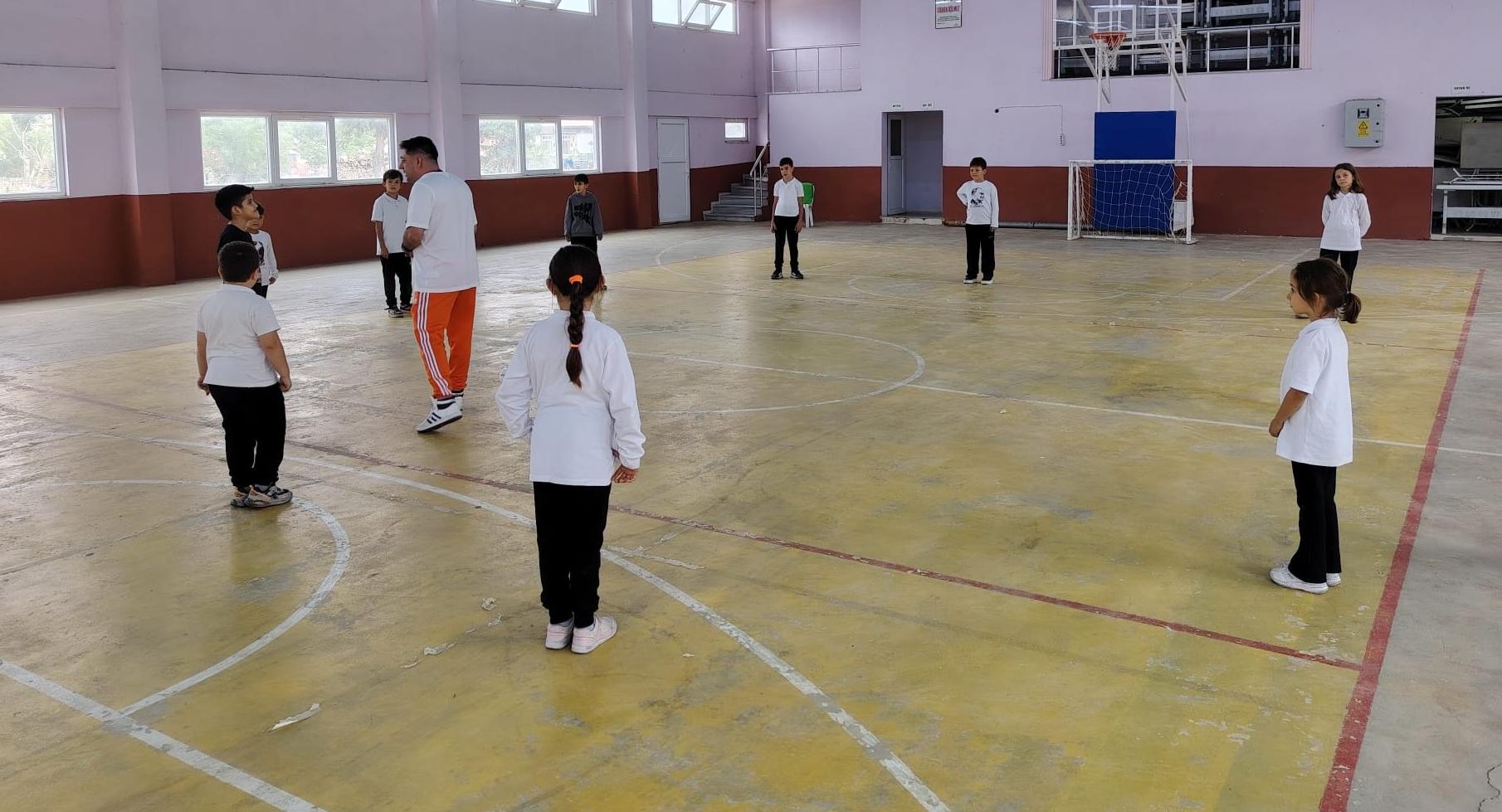 Öğrencilere oyun içinde spor