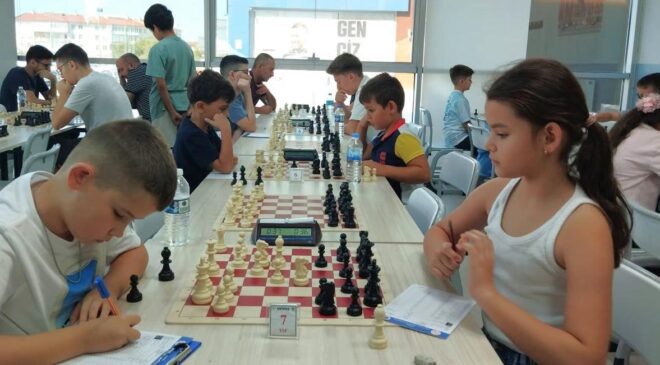 Okula Merhaba Satranç Turnuvası düzenlendi