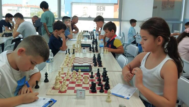 Okula Merhaba Satranç Turnuvası düzenlendi