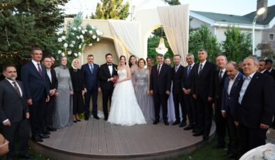 Karaburun, kızını evlendirdi