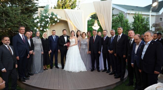 Karaburun, kızını evlendirdi