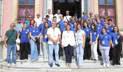 Gencan, Bosna Hersekli genç dansçıları ağırladı