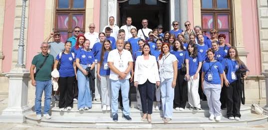 Gencan, Bosna Hersekli genç dansçıları ağırladı
