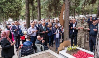 Şehitler kabirleri başında anıldı