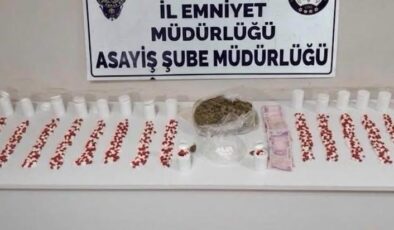 Sırt çantasından uyuşturucu çıktı