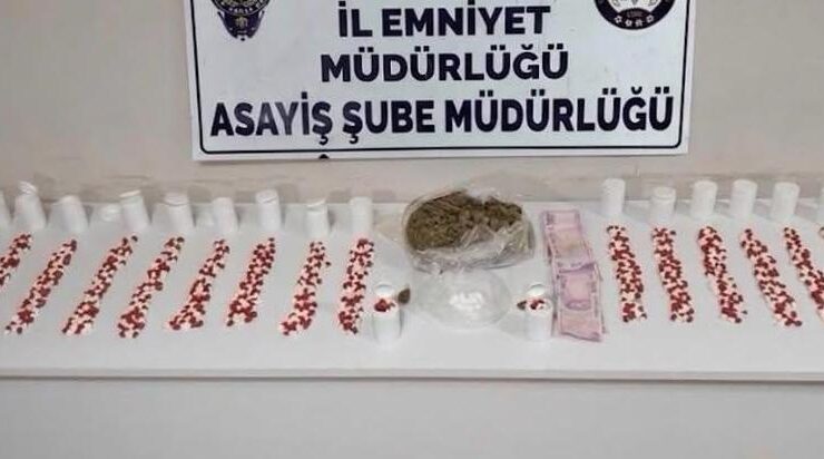 Sırt çantasından uyuşturucu çıktı