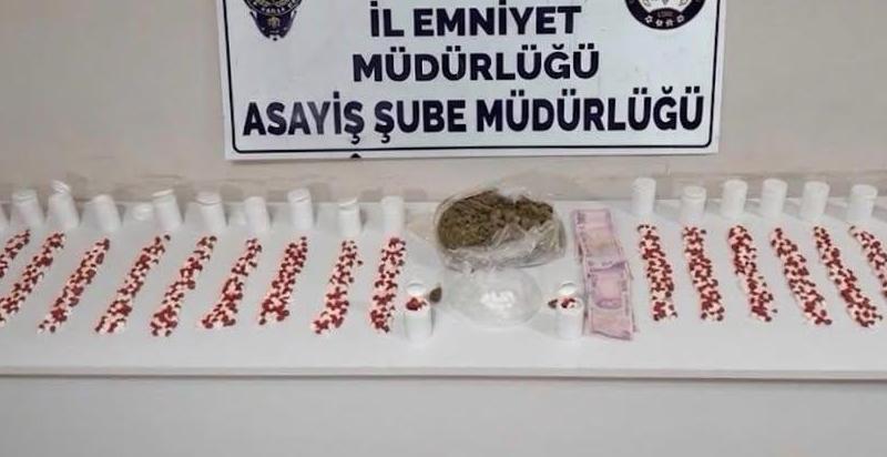 Sırt çantasından uyuşturucu çıktı