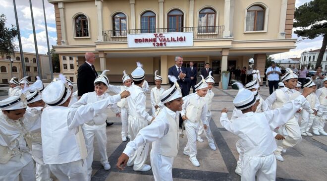 Valilik bahçesinde şölen