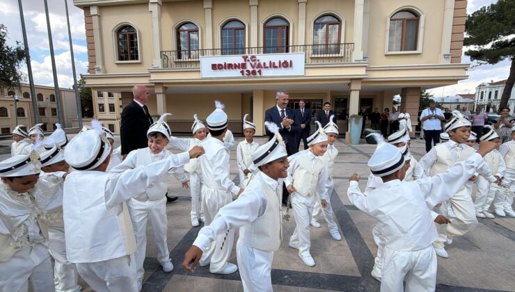Valilik bahçesinde şölen