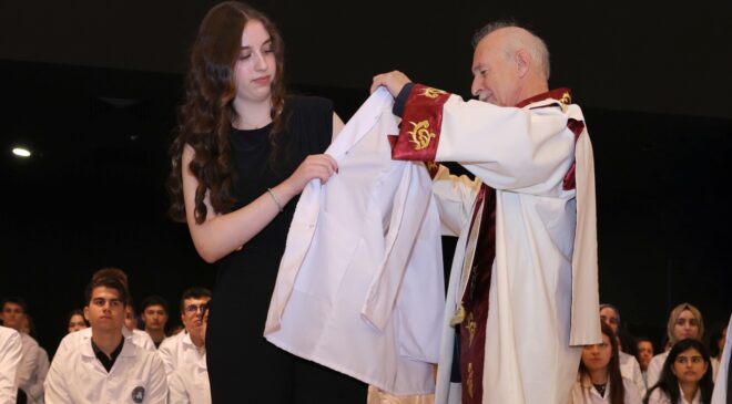 Geleceğin hekimleri önlüklerini giydi
