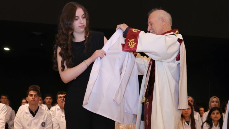 Geleceğin hekimleri önlüklerini giydi