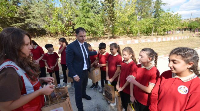 Eğitim yılının ilk hediyesi vakıflardan