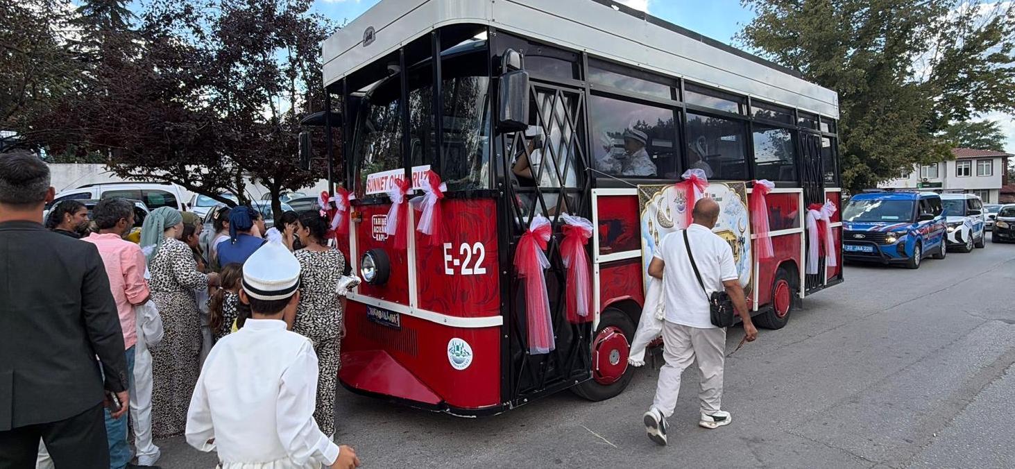 Valilik bahçesinde şölen