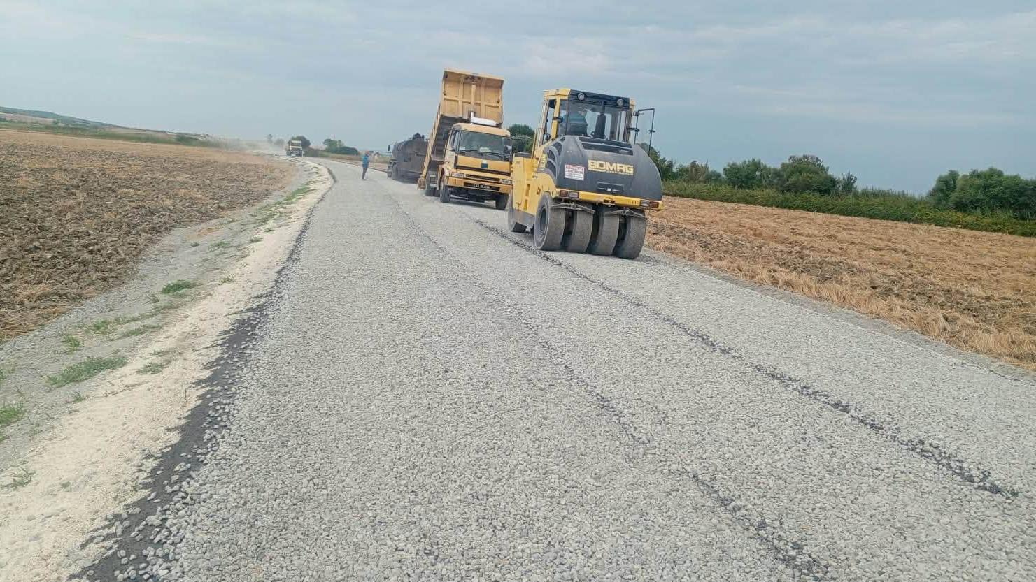Yol çalışmaları sürüyor