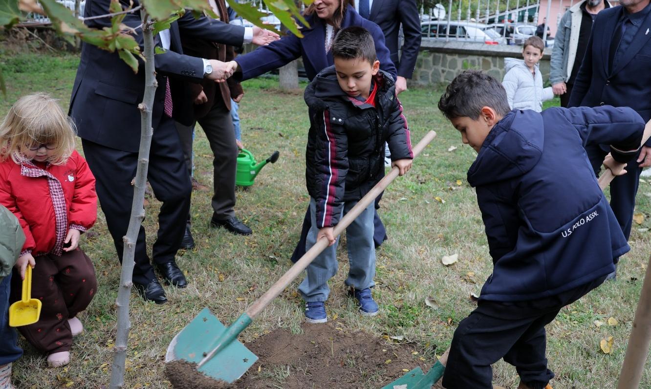 103. yıl fidanı toprakla buluştu