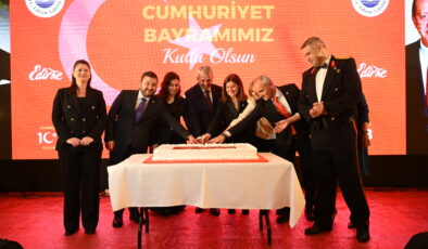 ‘Geleceğe emin adımlarla yürüyoruz’