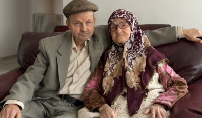 Farklı huzurevlerinde yaşayan anne ve oğulun hasret buluşması