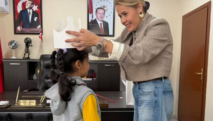 Depremzede öğrenciden Kızılay’a ziyaret