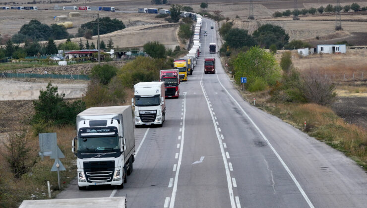 Hamzabeyli’de 27 kilometrelik TIR kuyruğu