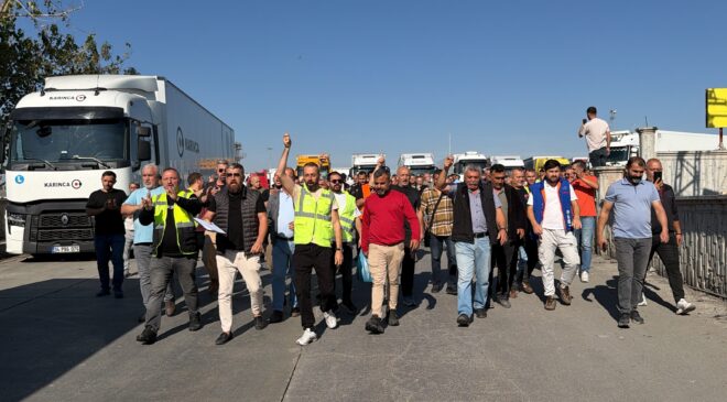 TIR şoförlerinden oturma eylemi