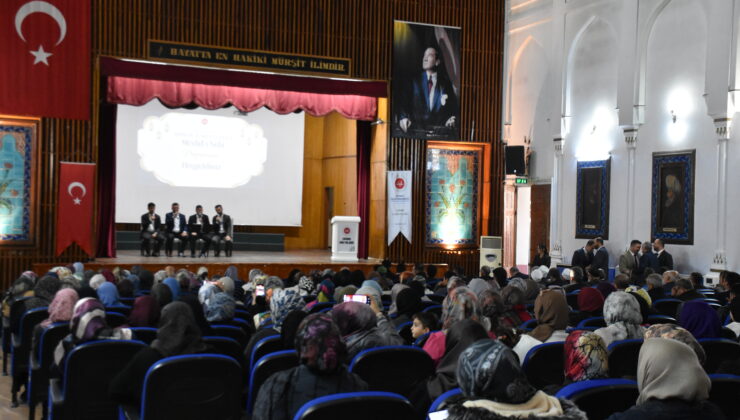 ‘Gençler Hz. Muhammed’in hayatını okuyup öğrenmeli’