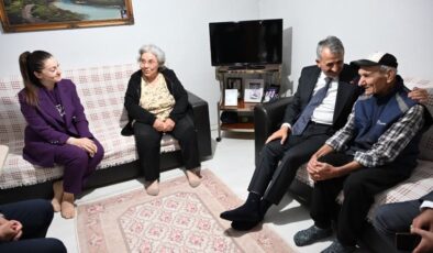 Vali Sezer, yaşlıları evlerinde ziyaret etti