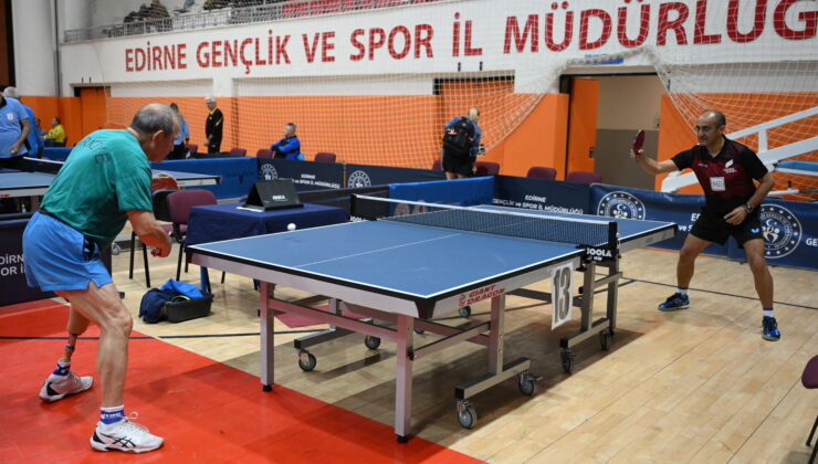 Veteranlar Balkan Masa Tenisi Şampiyonası başladı