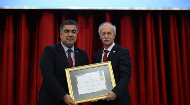 ‘Yoğun şartlarda özveriyle çalışıyorlar’