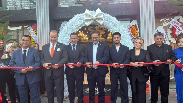 Adrian Palace açıldı