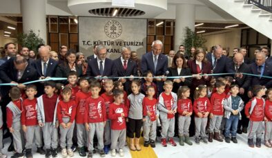 Bakan Ersoy, kütüphaneyi açtı