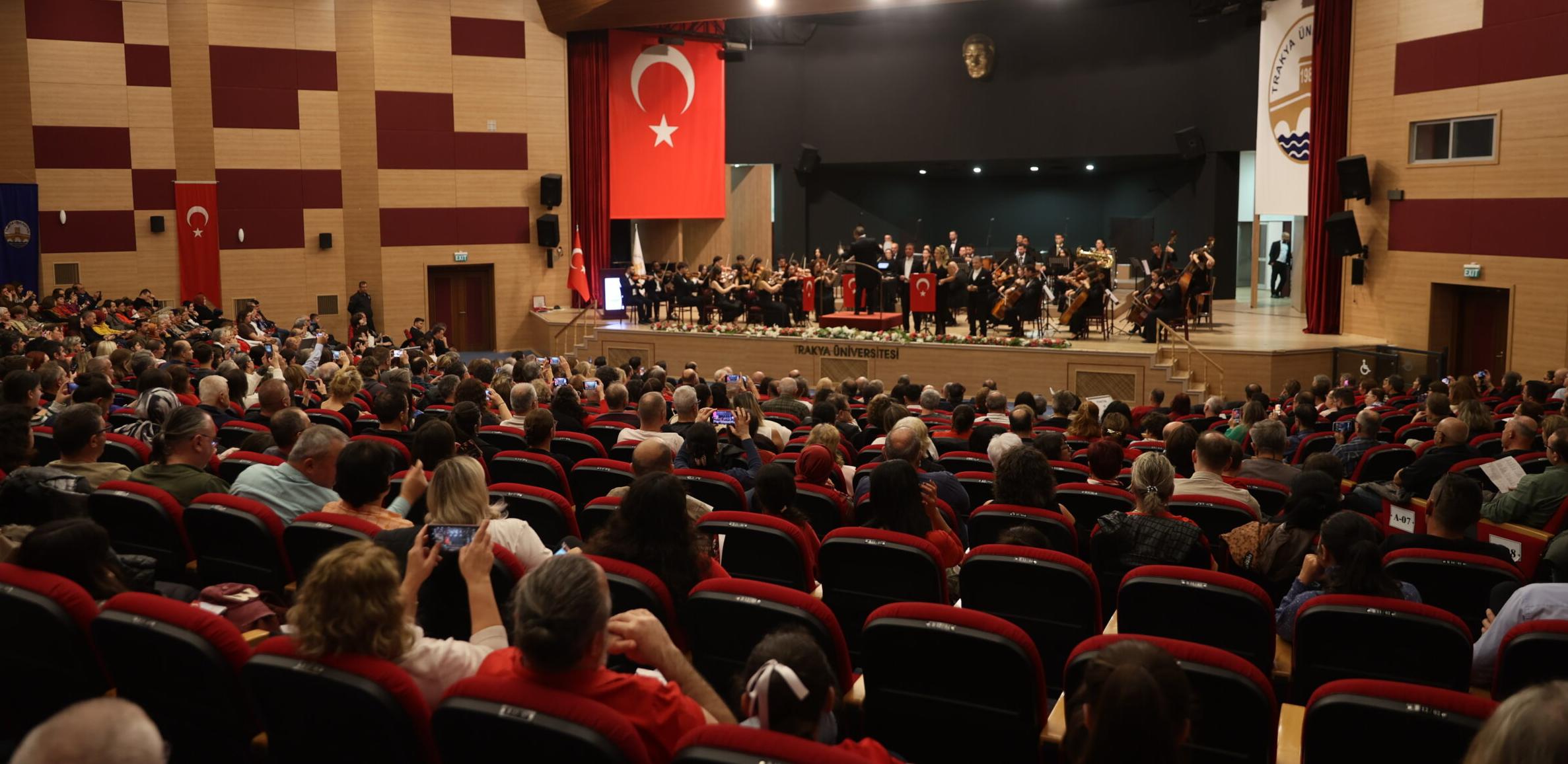Cumhuriyet konseri büyüledi