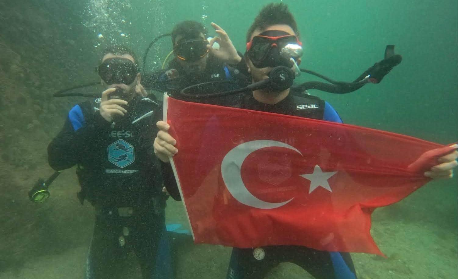 Derinliklerde Cumhuriyet coşkusu