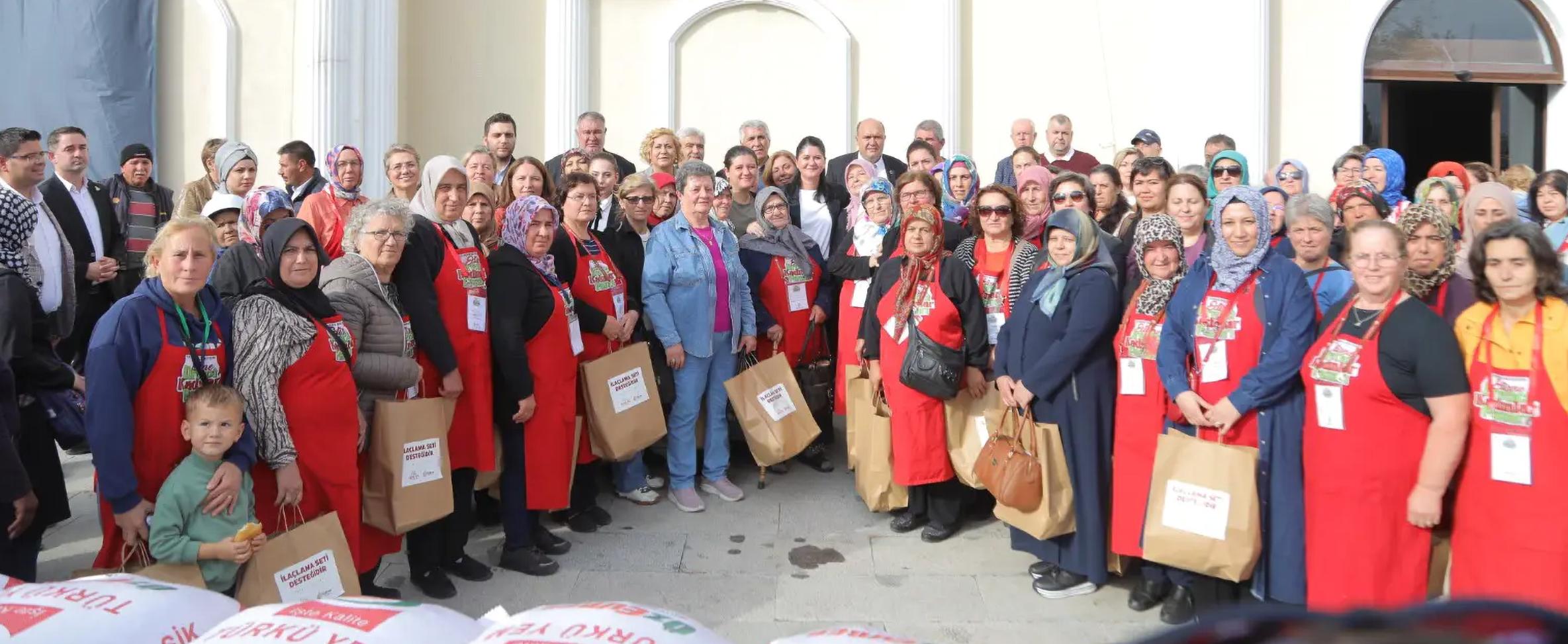 ‘Üreten kadınlarımızın emeği, geleceğimizin güvencesidir’