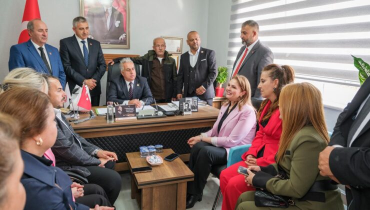 İba, muhtarların yanında
