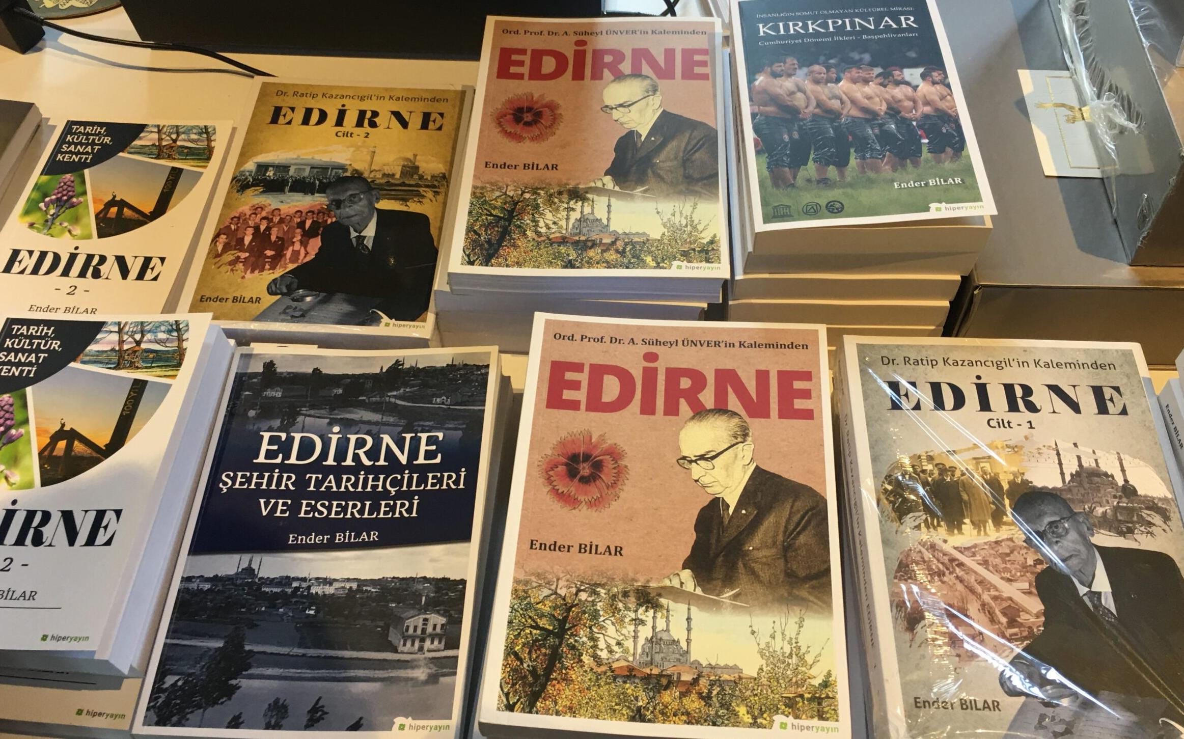 Ender Bilar, kitapseverlerle buluştu