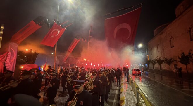 Fener Alayı yağmur dinlemedi