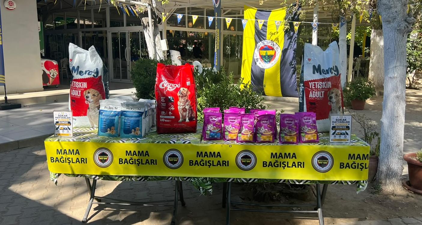 Fenerbahçelilerden mama bağışı
