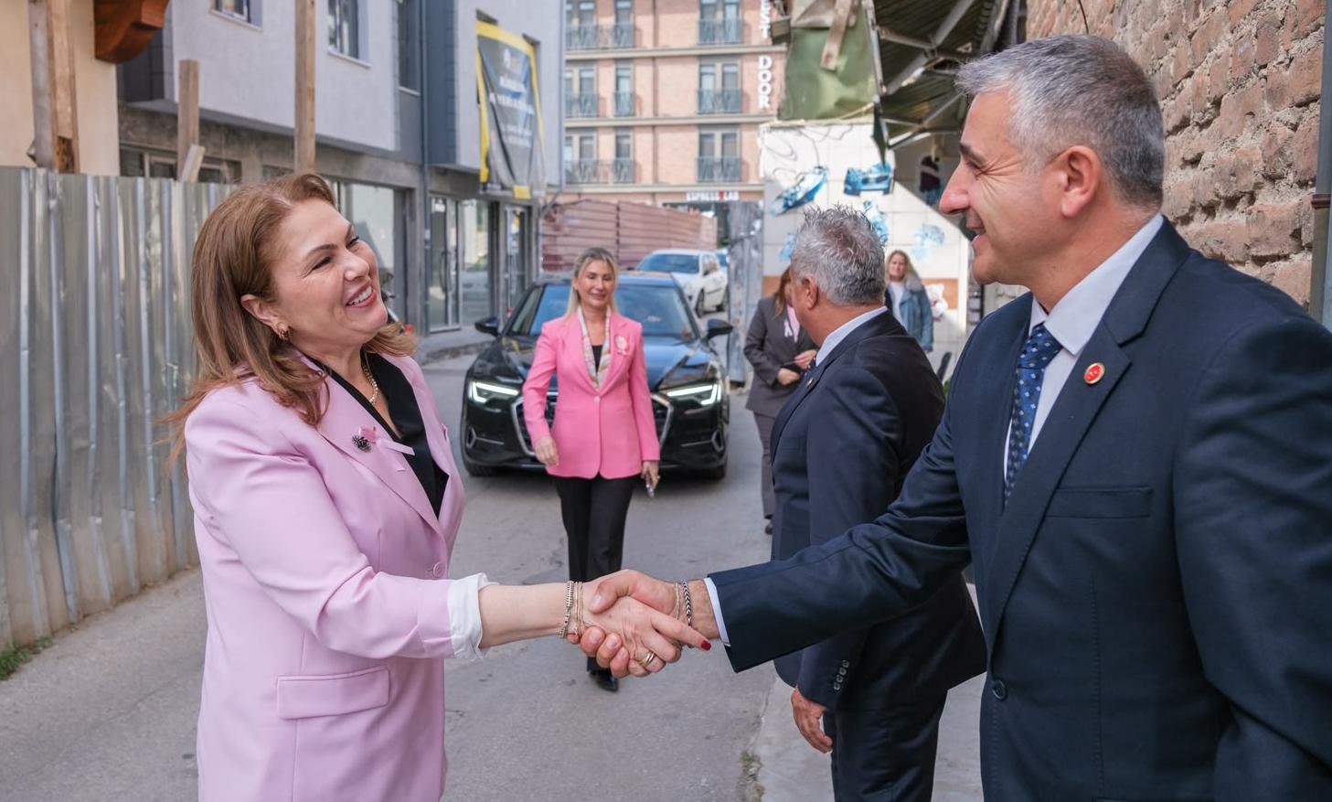 İba, muhtarların yanında