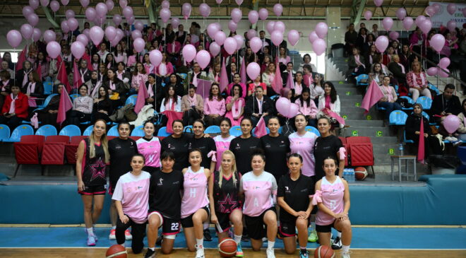 Kadınlardan ‘Pembe dostluk maçı’