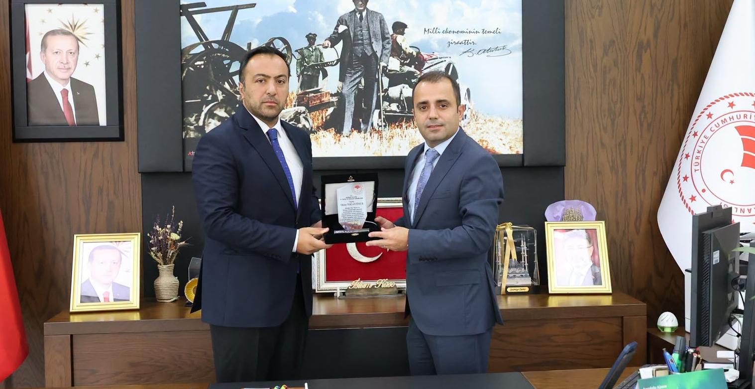 Köse’den Toğantimur’a plaket