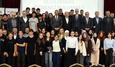 Sezer, uluslararası öğrencilerle bir araya geldi