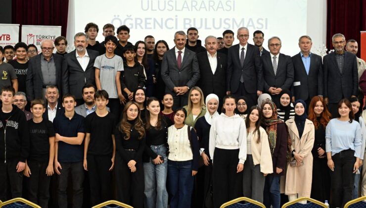 Sezer, uluslararası öğrencilerle bir araya geldi