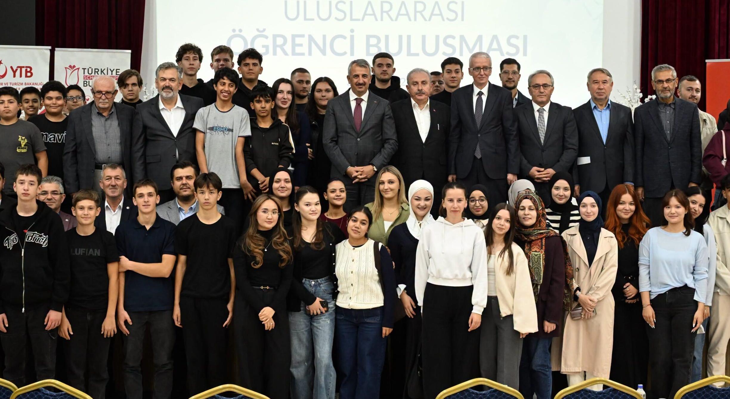 Sezer, uluslararası öğrencilerle bir araya geldi