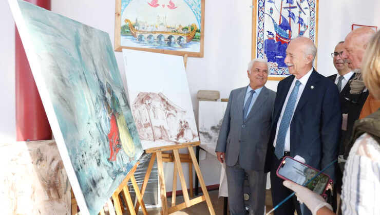 Rektör Hatipler, ressamlarla bir araya geldi