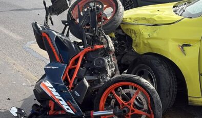 Taksi ile motosiklet çarpıştı