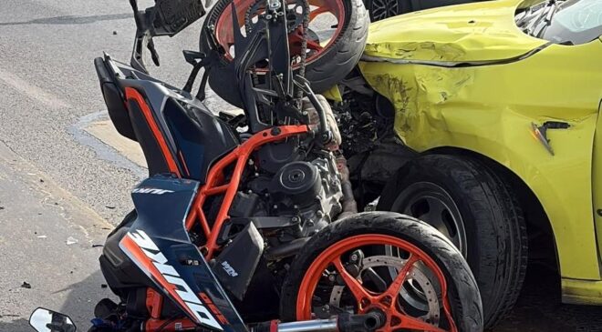 Taksi ile motosiklet çarpıştı