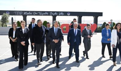 Vali Sezer’den TED Koleji’ne övgü
