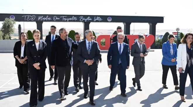 Vali Sezer’den TED Koleji’ne övgü
