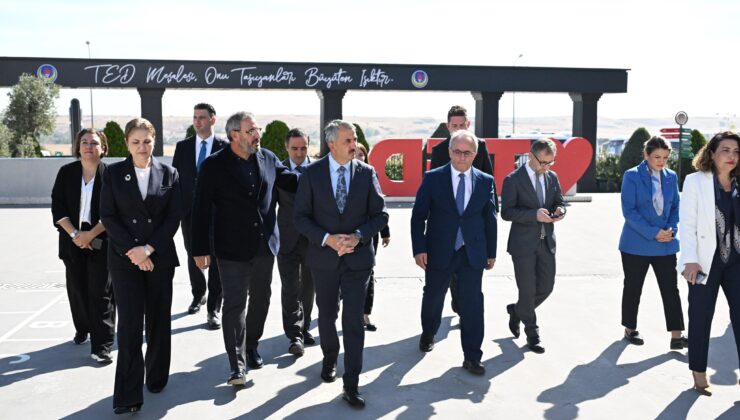Vali Sezer’den TED Koleji’ne övgü